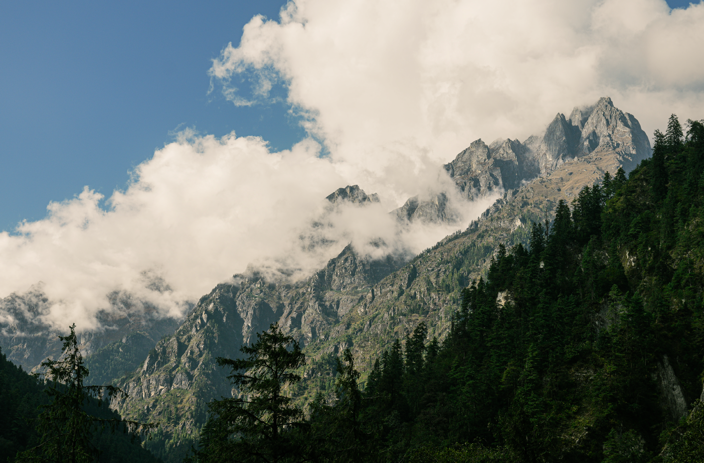 Mountain Biking the Annapurna circuit (Tharong la Pass 5,416m)