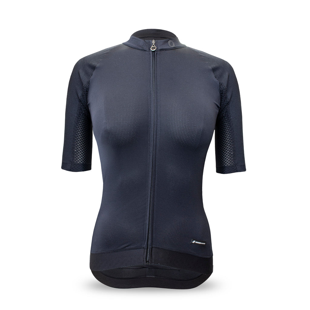 Black cycling jersey with ceramic protection on sleeves