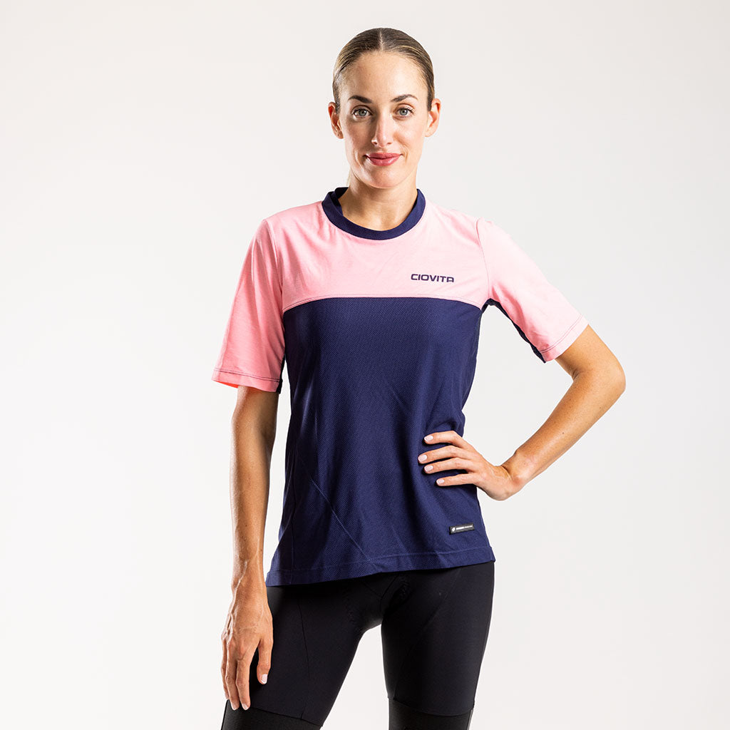 Women&#39;s Opera Short Sleeve Trail Tee (Coral)