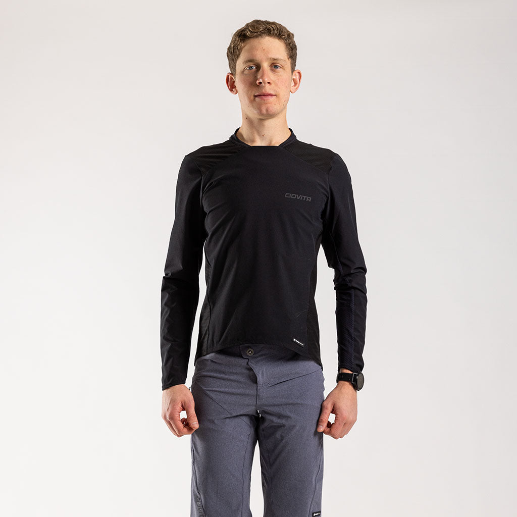 Men&#39;s Scuro Long Sleeve Trail Tee (Black)