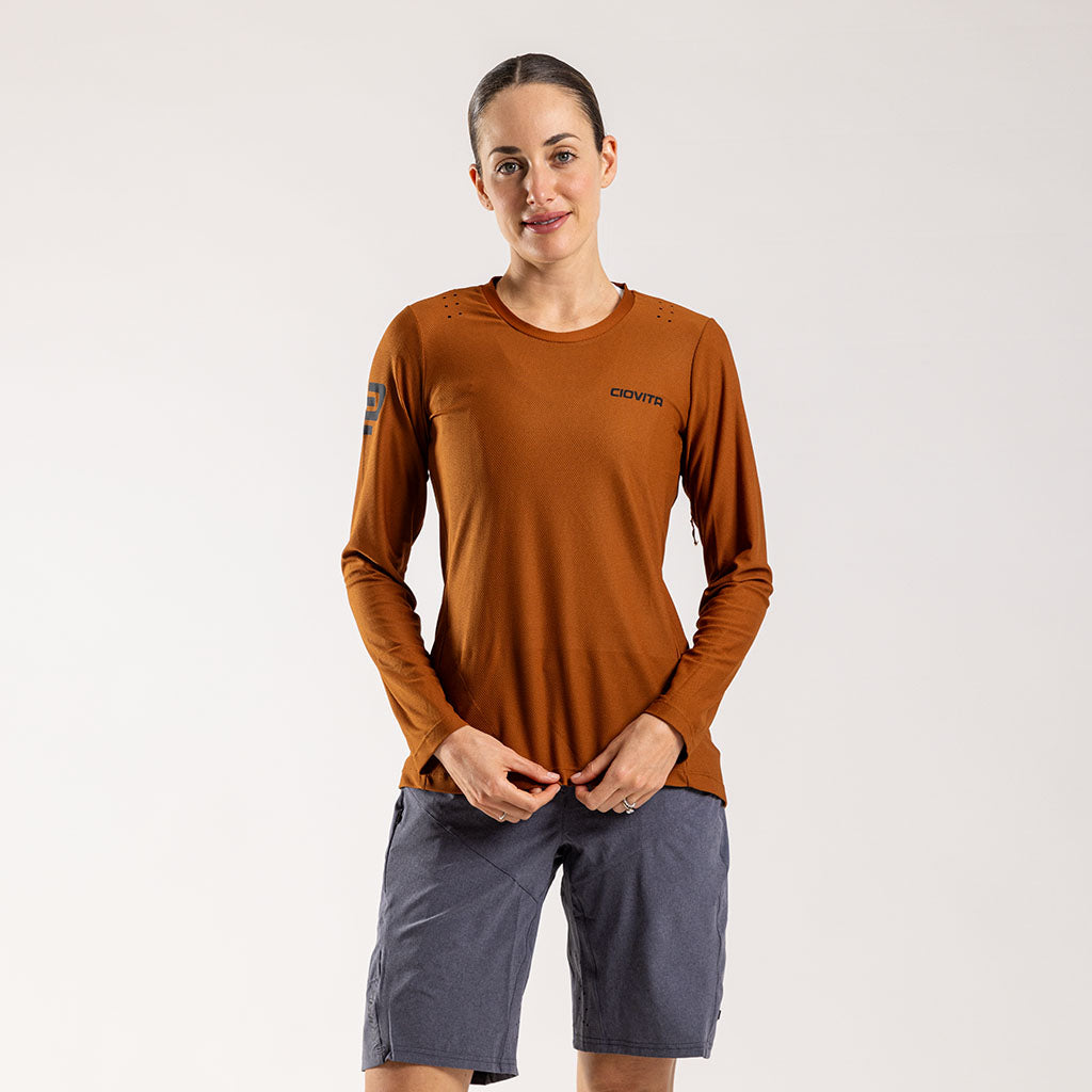 Women&#39;s AR Long Sleeve Trail Tee (Rust)