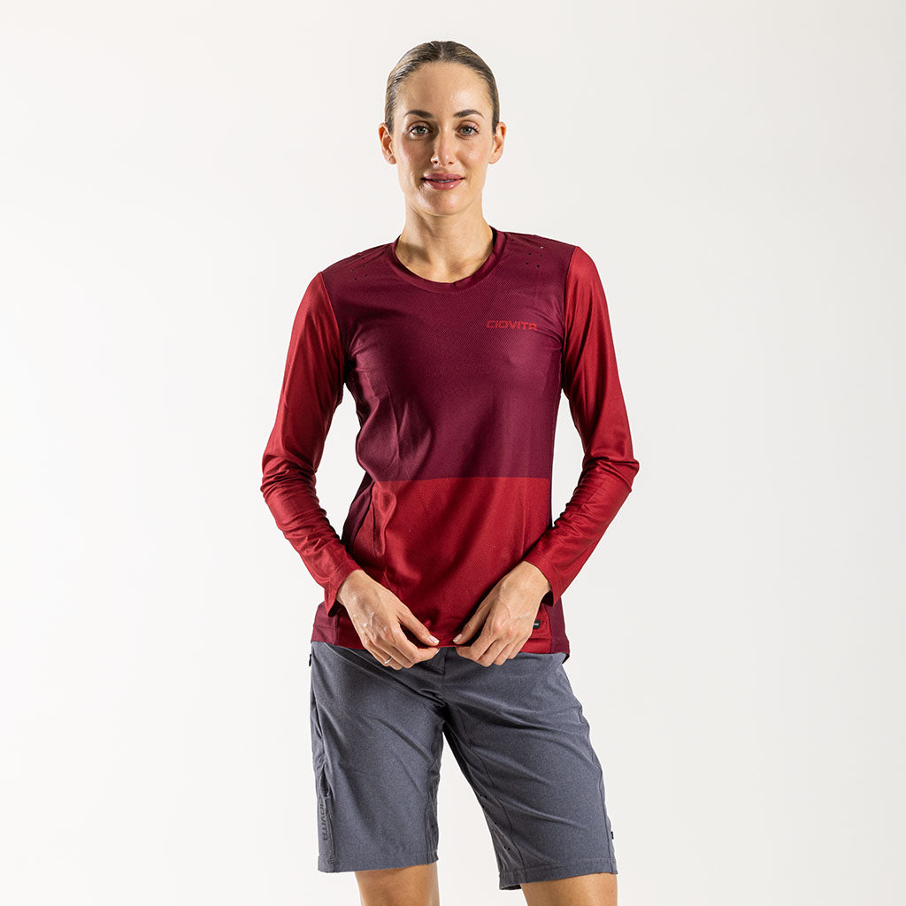 Women&#39;s AR Long Sleeve Trail Tee (Cherry)